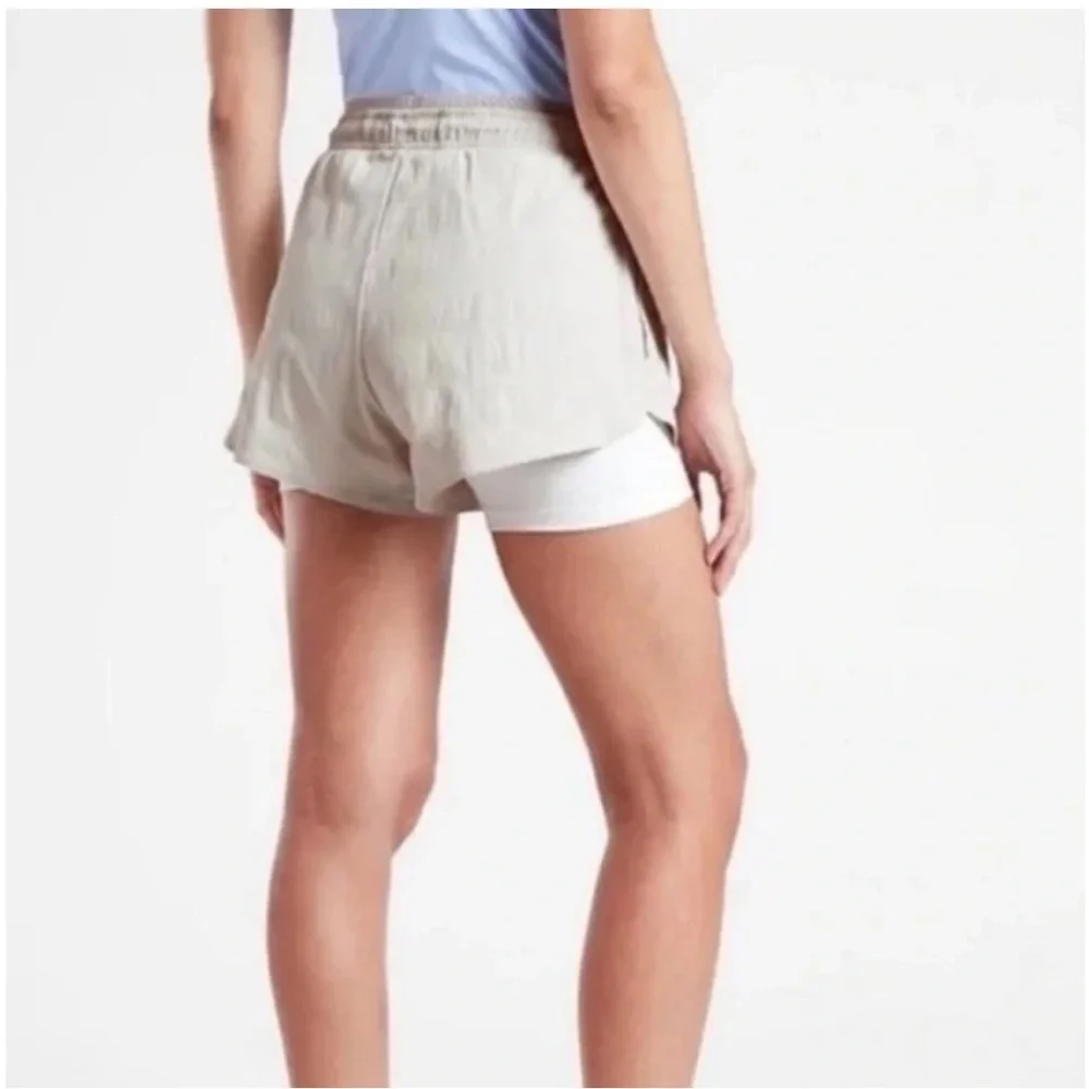 Athleta Trekkie Crest 2 in 1 Shortie Shorts Size 0 running athletic workout gray